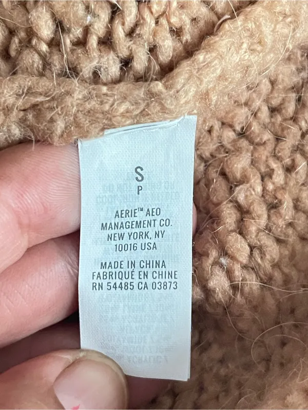 Aerie oversized chunky knit jumper in a pale peach/orange shade. - Image 5