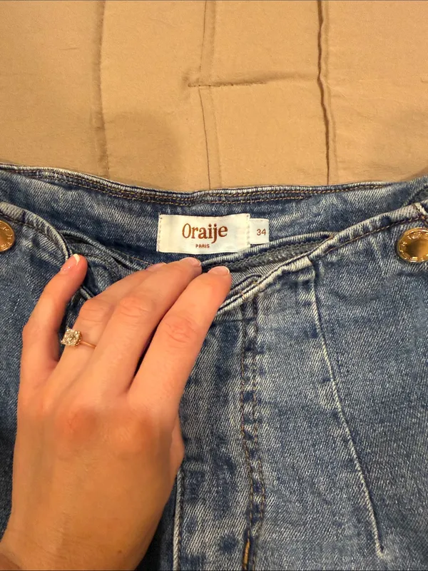 High-Rise Wide-Leg Jeans in Light Blue Denim - Image 2