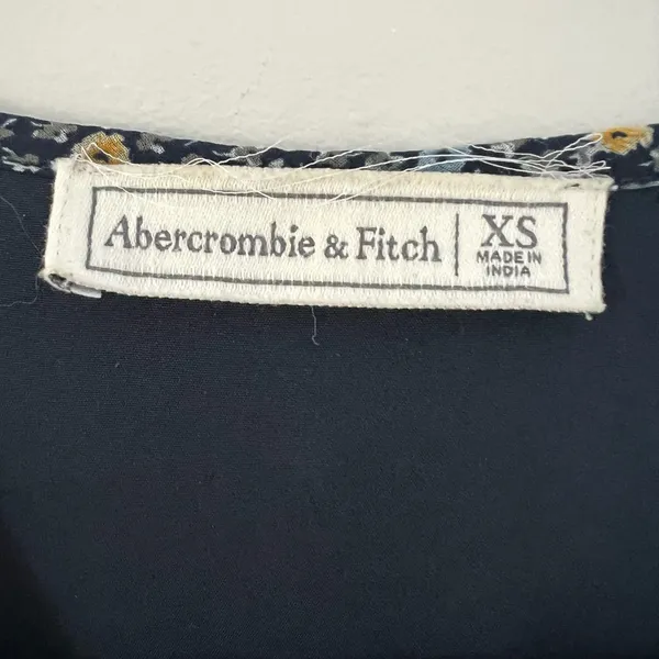 Abercrombie & Fitch Navy Floral wrap Dress with ties. Size XS. - Image 2