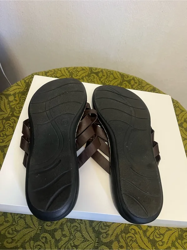 Izod Brown Strappy Slide Sandals - Image 3