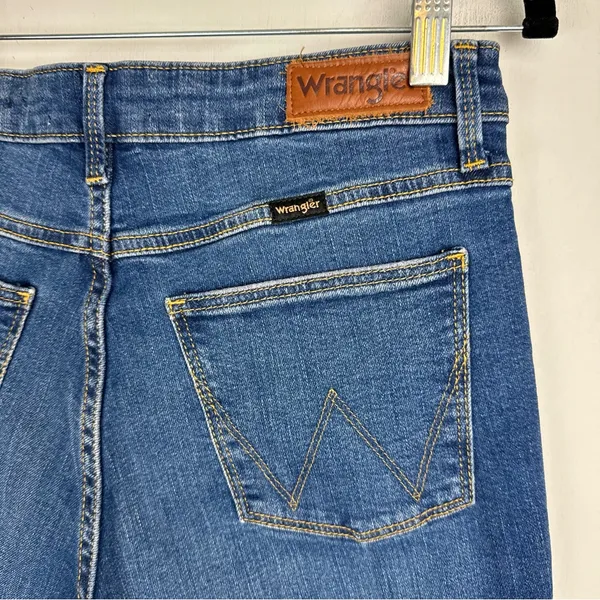 NWT Wrangler High Rise Bold Boot Jeans Sz 5/6 Medium Wash Bootcut - Image 6