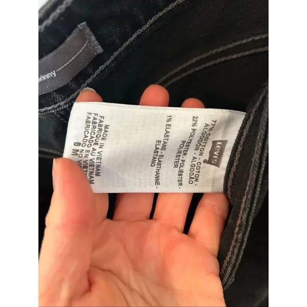 Levi’s black skinny mid rise pants size 6M stylish black jeans - Image 3