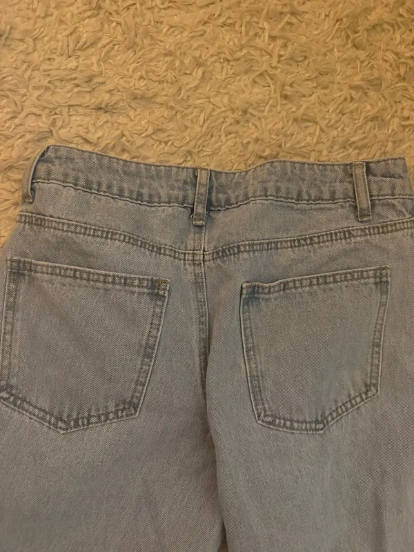 Edikted Petite Low-Rise Jeans - Image 3