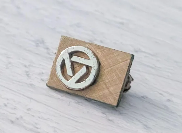 Vintage Balfour Pin Triangle Emblem in Box - Heavy Tarnish/Condition Issues - Image 4