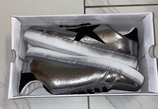 NIB Anna Gray/Black Star Cutout Sneakers 8 - Image 5