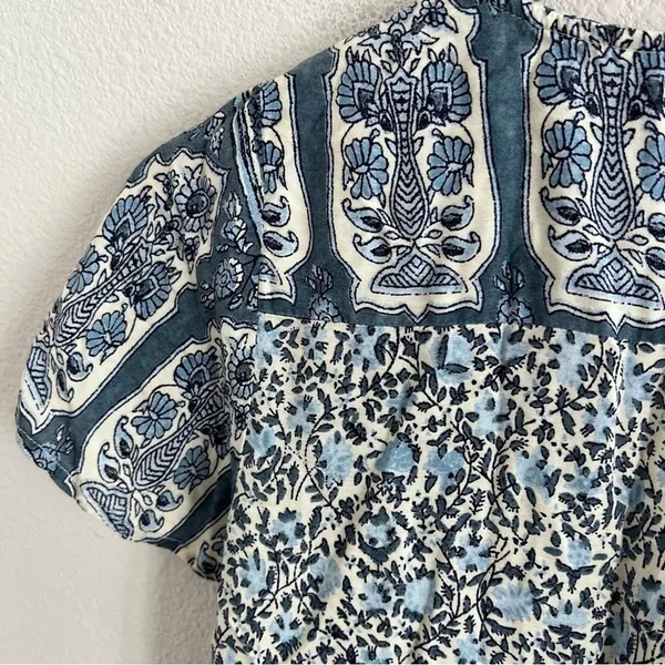 Lucky Brand Mixed Print Tie Front Button Blue Floral Top XS - Image 6