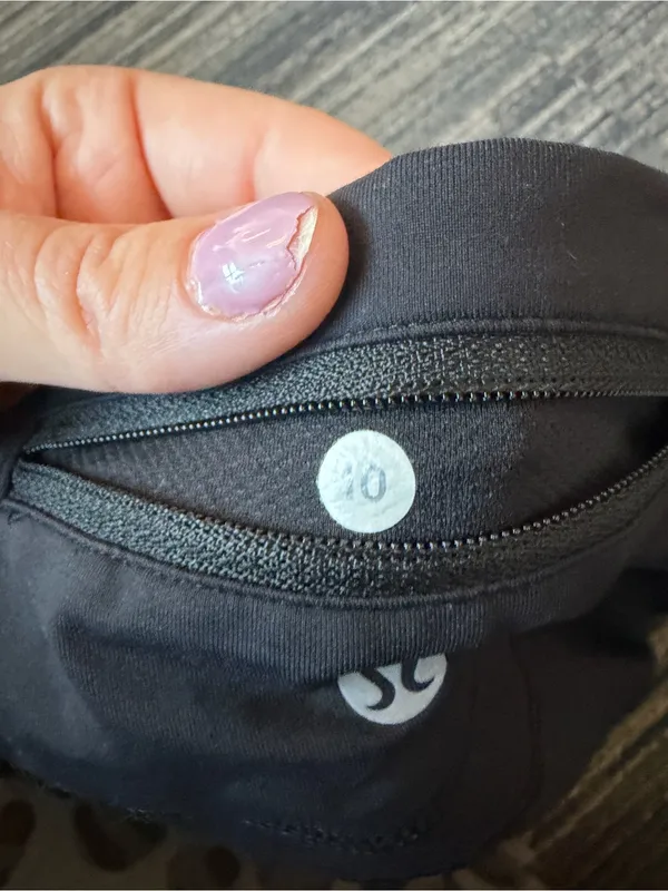 Lululemon Black Ruched Leggings Size 10 29” Inseam Side Pockets - Image 4