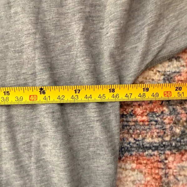 Lululemon Gray Long Sleeve Active Top Thumbholes Ladder Stitch Trim Size 8 - Image 8