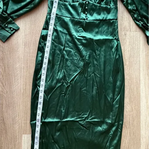 Elegant‎ Emerald Green Satin Midi Dress with Puff Sleeves - Image 7