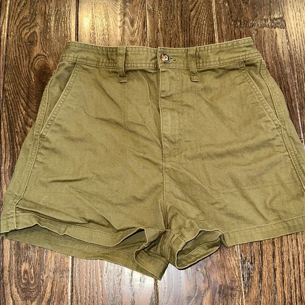 Madewell Olive Green Women's Shorts size small - Image 2