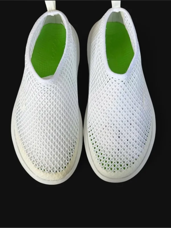 OOFOS OOmega Chukka White Slip On Recovery Sneakers Size 6 NIB - Image 3