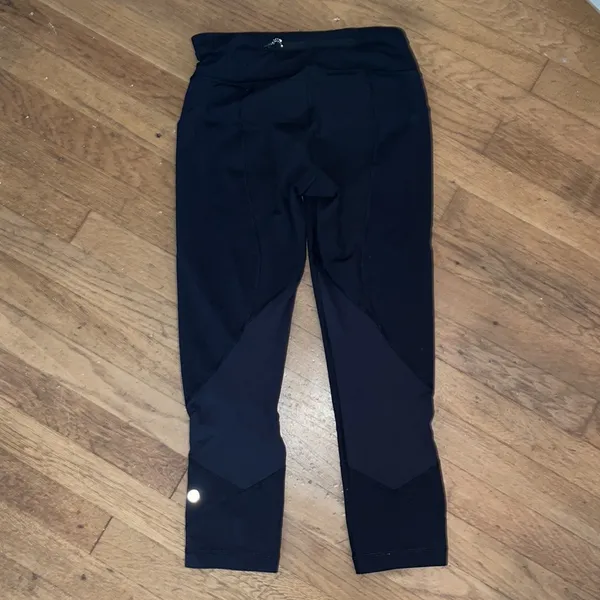 Lululemon Inspire cropped leggings! - Image 3