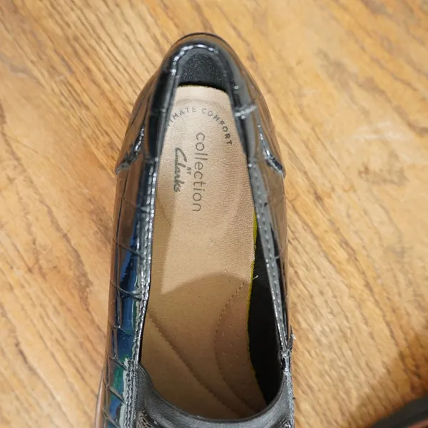 Clarks Collection Women's 8 Black‎ Croc Embossed Patent Leather Wedge Loafers - Image 7