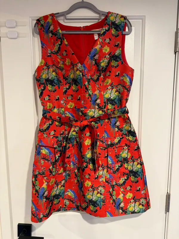 Hutch Anthropologie Alannah Mini Dress Size 8 Red Parrot Tropical Floral Belted - Image 2