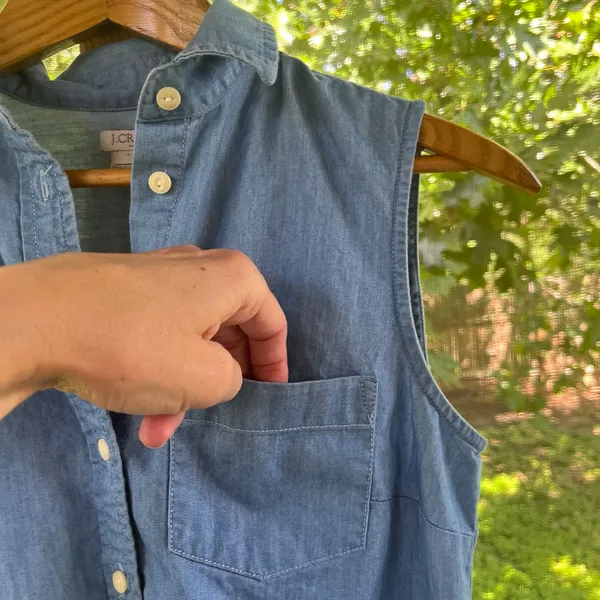 J.Crew Factory Women's Blue Denim Chambray Sleeveless Top Size 2 - Image 3