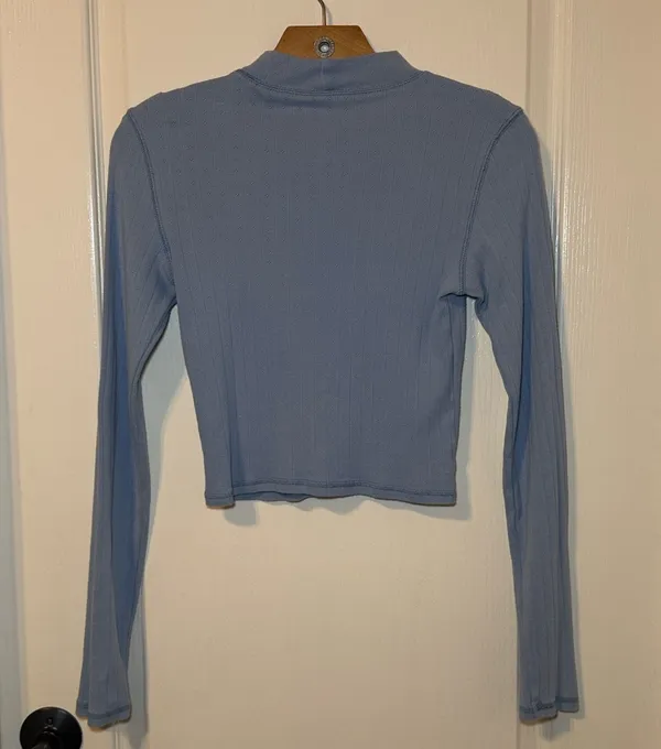American Eagle Light Blue Pointelle Mock Neck Crop Long Sleeve Size Medium EUC - Image 2