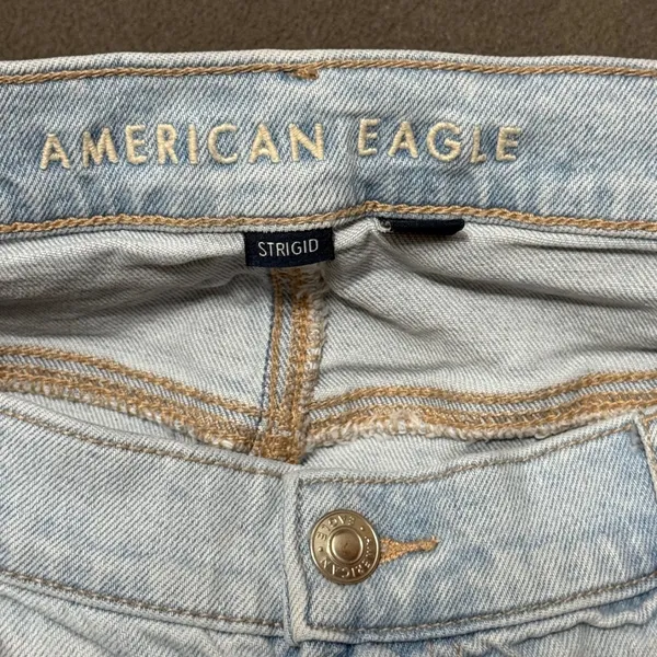 American Eagle Denim Shorts Relaxed Cut Off Size 12 Light‎ Wash - Image 3