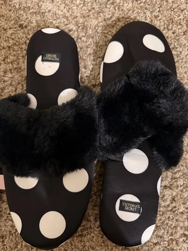 Victoria’s Secret slippers - Image 2