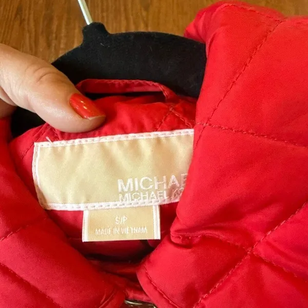 Michael Michael kors red quilted silver clasp jacket size small - Image 7
