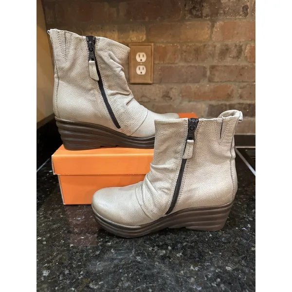 leather Miz Mooz Zuzu wedge booties People Size 36 US 5.5 - Image 3