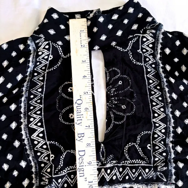Rip Curl Womens Small Black White Geometric Print Mock Neck Keyhole Blouse Top‎ - Image 8