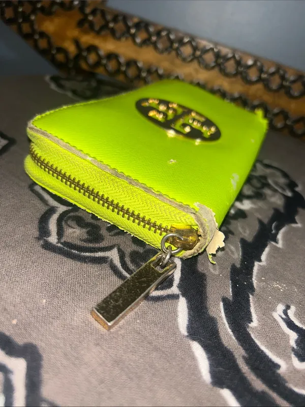 Tory Burch Neon Lime Zip Wallet with Logo Medallion - Image 11