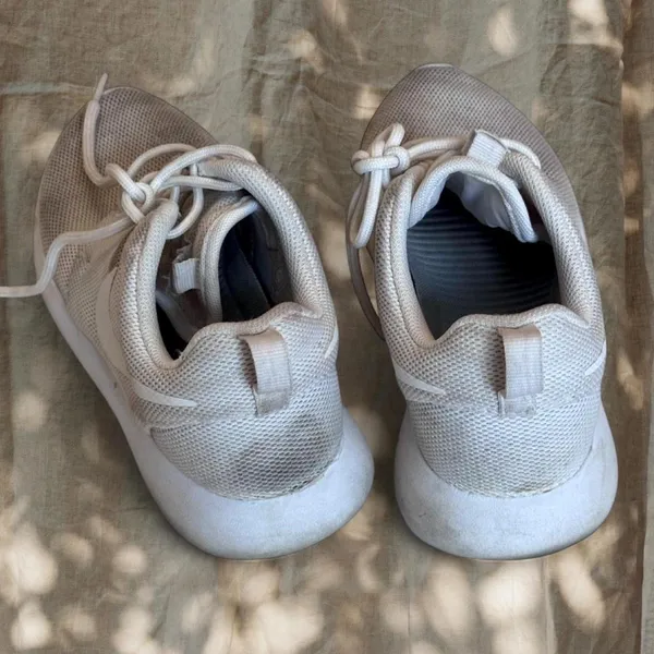 Women’s Nike Roche One White Sneakers 6.5 - Image 6