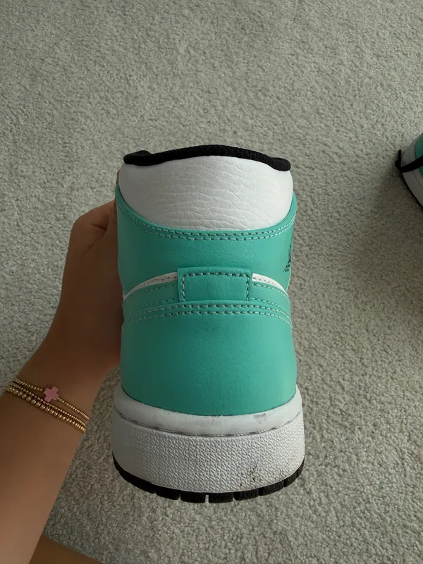 Nike Air Jordan 1 Mid - Image 4