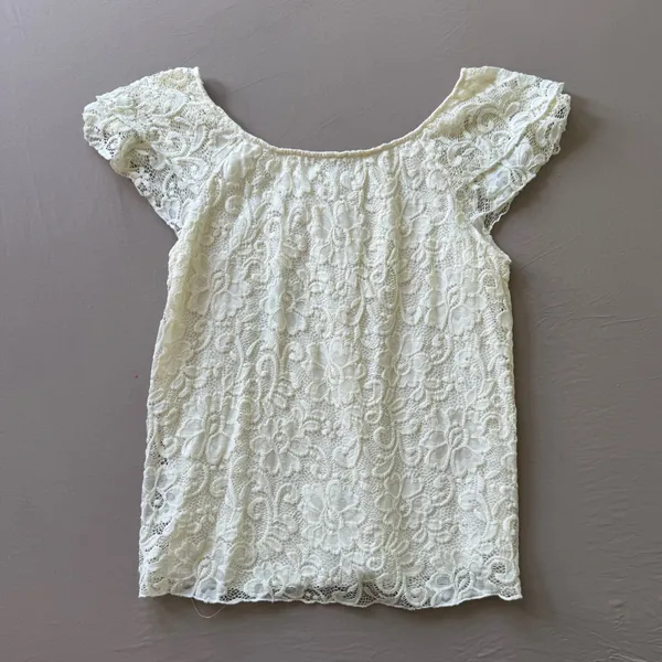 Y2K Era Olivia Blu Scoop Neck Lace Top - Image 2