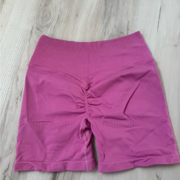 Seamless High-Waist Pink Bike Shorts - Image 4