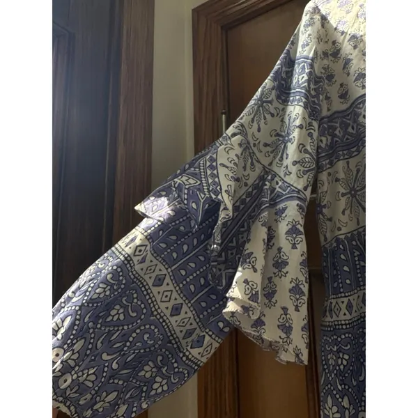HUNTER BELL Blue White Floral Print Peplum Blouse Size Large - Image 4