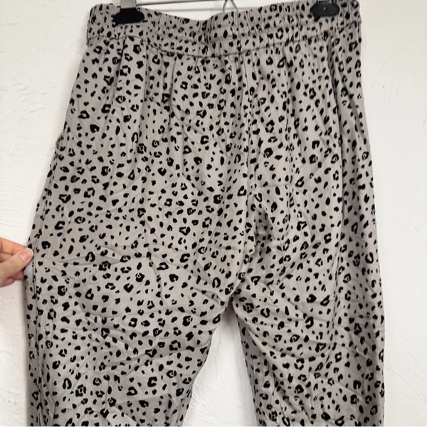 Aritzia Sunday Best Grey Leopard Print Jogger Pants Womens M Casual Cozy Beachy - Image 7