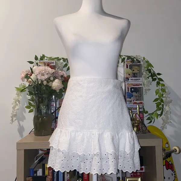 Zara 90s vintage girly whimsical white lace tiered eyelet mini skirt w/ ruffles - Image 2