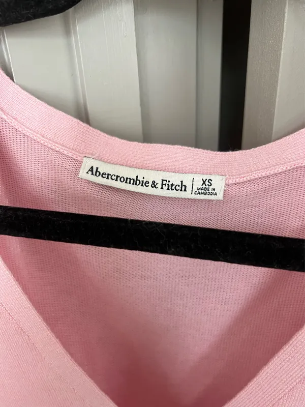 Abercrombie & Fitch V-Neck Cutaway Sweater Vest, XS, Light Pink NWT - Image 5