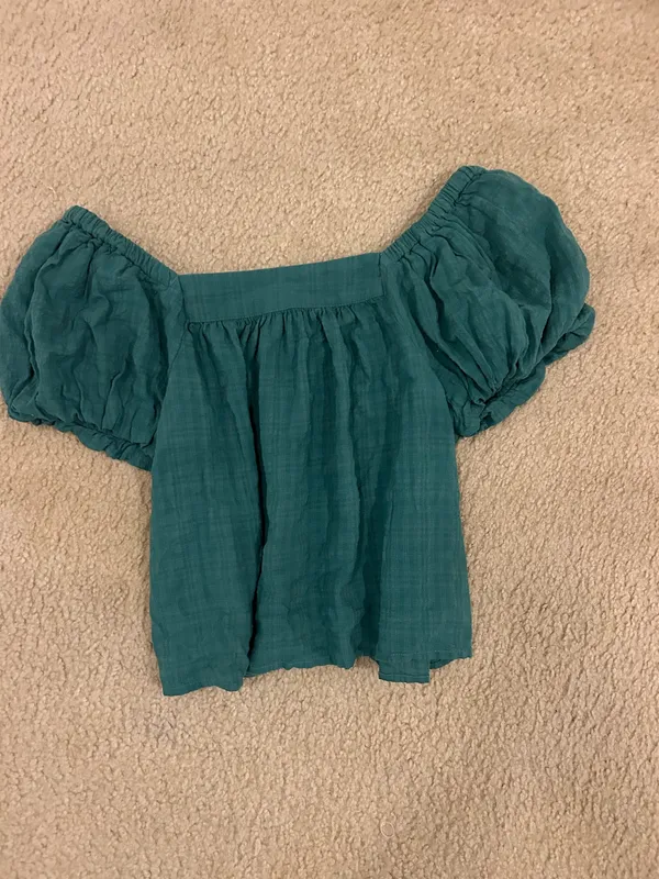 Universal Threads women's puff short-sleeve blouse in green XS - Image 2