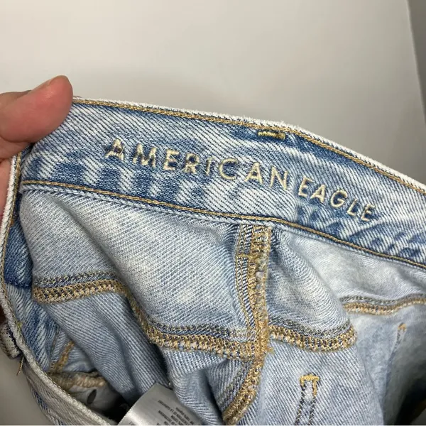 American Eagle Outfitters mom shorts light wash‎ destroyed dem women’s size 4 - Image 8