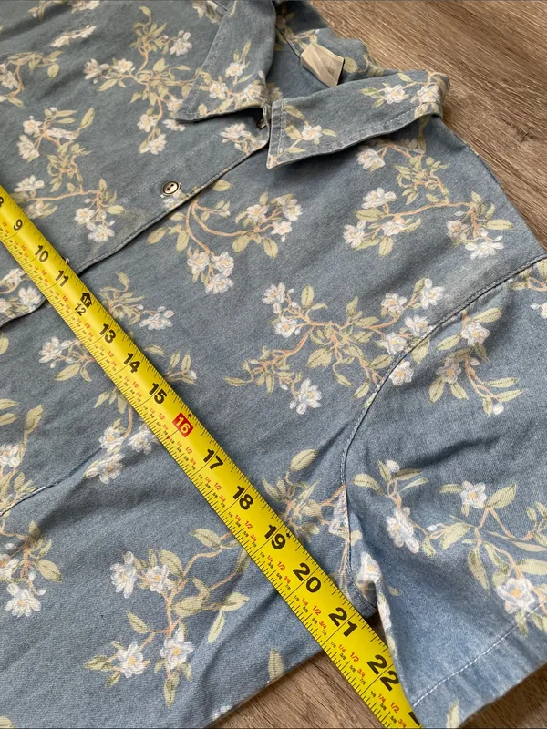 Classic Elements | blue floral button down shirt size medium - Image 4