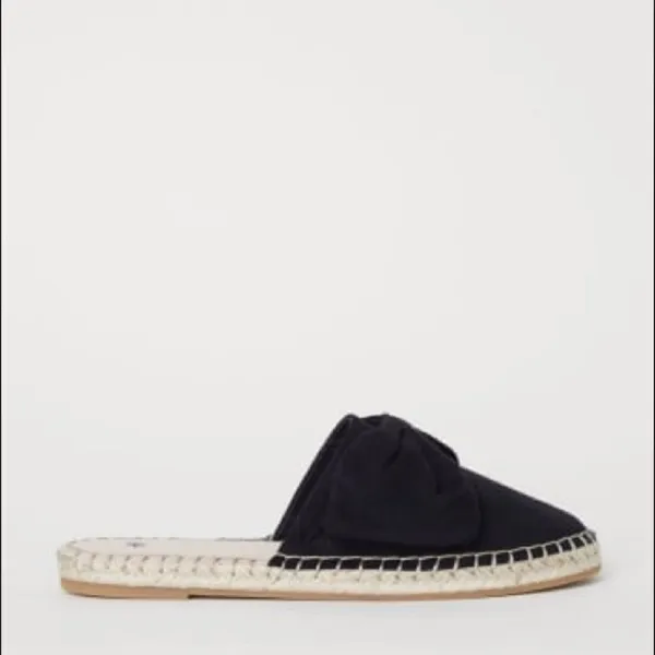 ✨HP✨H&M Black Mules with Bow✨ - Image 3