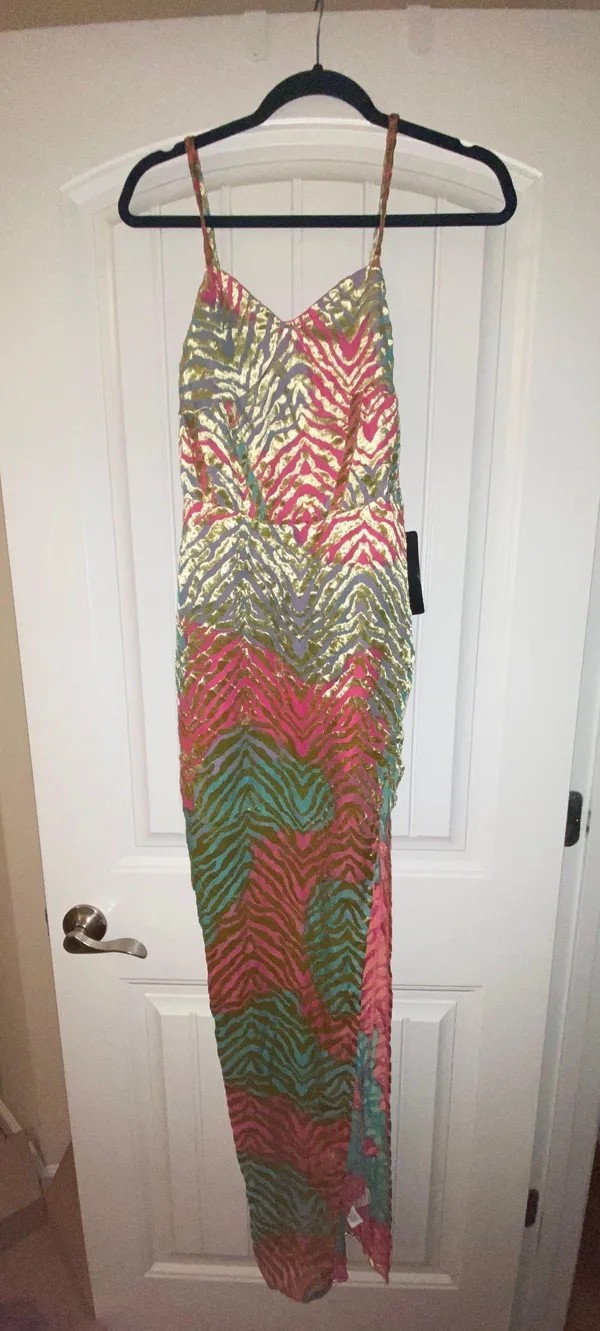 Pretty Little Thing Maxi Dress - Image 3