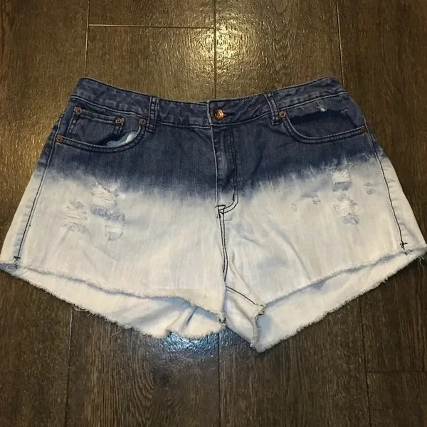 Dollhouse Ombre Denim Wash Casual Mid Rise Jean Shorts Plus Size 14 v6x - Image 2