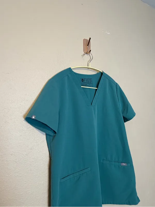FIGS Casma Three Pocket Scrub‎ Top Green V-Neck FW1100 Size Small - Image 3