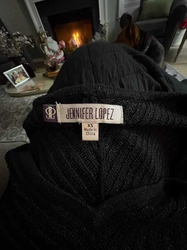 Jennifer Lopez Size XS Black V Neck Sweater - Image 7