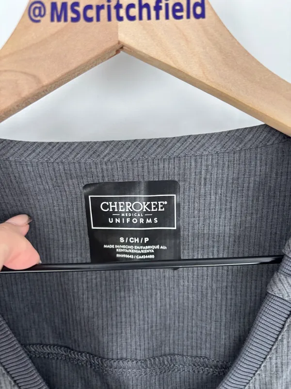 Cherokee ribbed look pewter gray small scrub top - Image 2