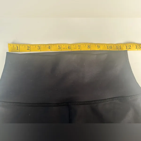 Alo yoga bike shorts - Image 5
