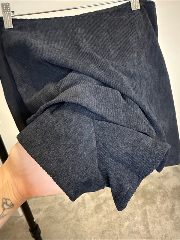 Cider Classic Black Corduroy Mini Skort - Size Medium - Image 3