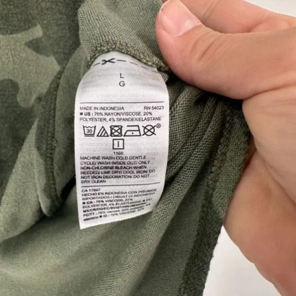 Old Navy Green Camp Patterned Plush-Knit Long-Sleeve Tee Large‎ Soft Layering - Image 6
