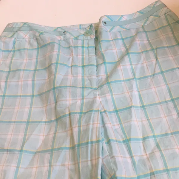 FINAL MARKDOWN Ladies ep pro golf shorts 6 - Image 2