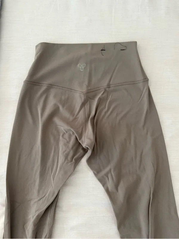 Aritzia Butter Leggings - Image 4
