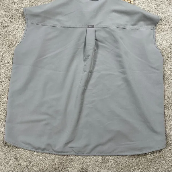 Figs Women’s Rafaela Oversized Scrub Top Shortsleeve in Gray Size XL - Image 8