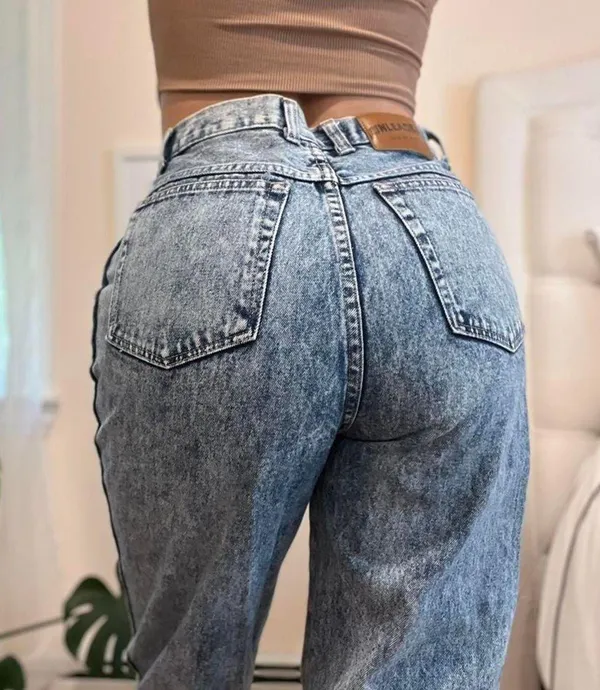 Vintage High Waisted Jeans - Image 3